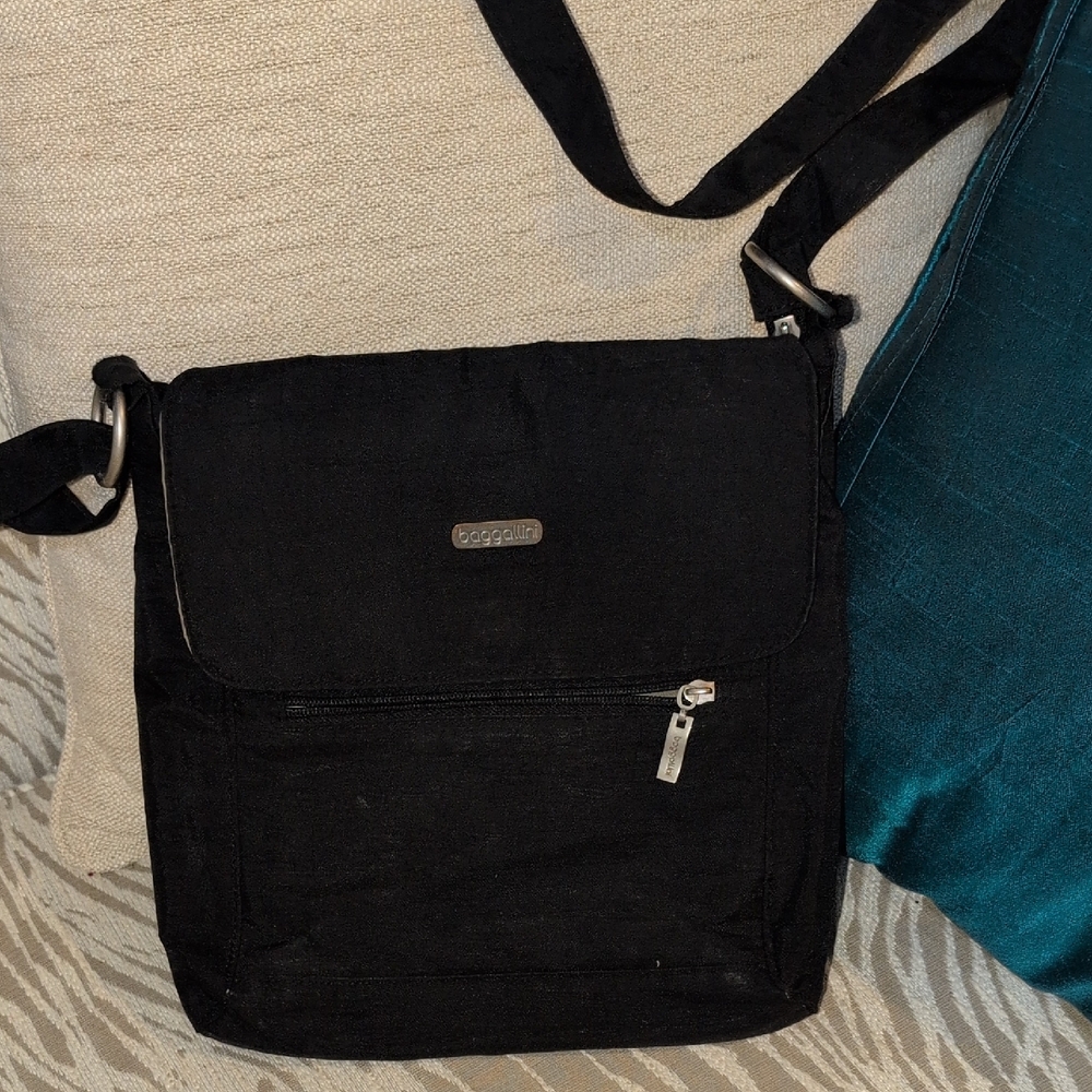 Baggallini Black Messenger Bag